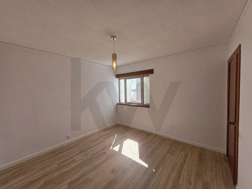 Apartamento T3 para Arrendamento em São Martinho Foto 29