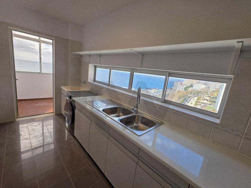 Apartamento T3 para Arrendamento em São Martinho Foto 12