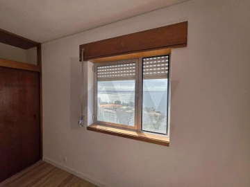 Apartamento T3 para Arrendamento em São Martinho