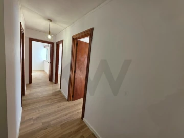 Apartamento T3 para Arrendamento em São Martinho
