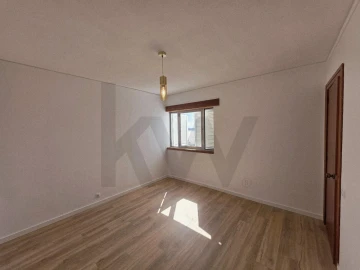 Apartamento T3 para Arrendamento em São Martinho
