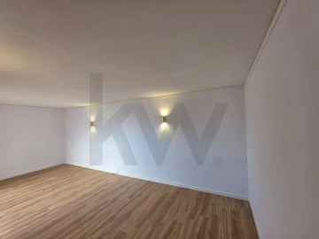 Apartamento T3 para Arrendamento em São Martinho