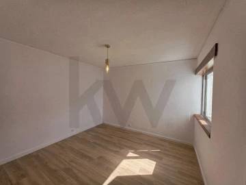 Apartamento T3 para Arrendamento em São Martinho