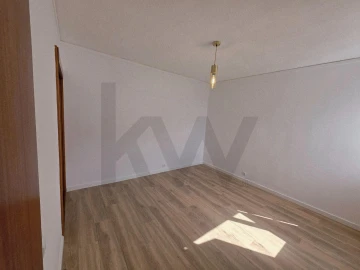 Apartamento T3 para Arrendamento em São Martinho