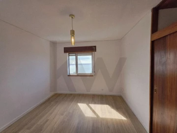 Apartamento T3 para Arrendamento em São Martinho