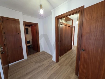 Apartamento T3 para Arrendamento em São Martinho