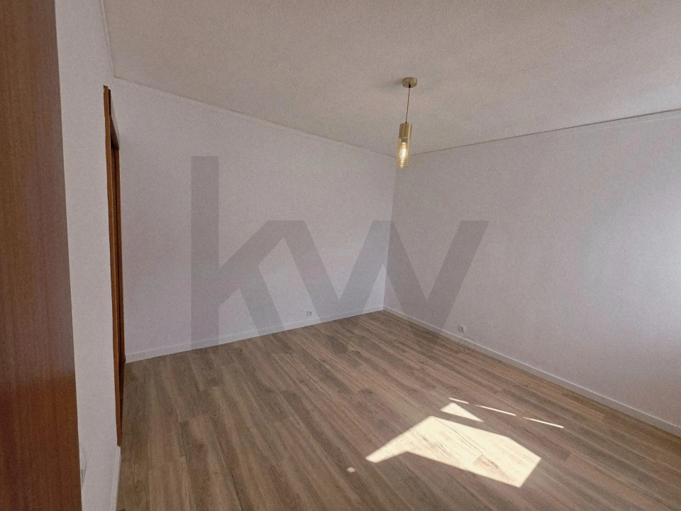 Apartamento T3 para Arrendamento em São Martinho Foto 30