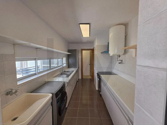 Apartamento T3 para Arrendamento em São Martinho Foto 17