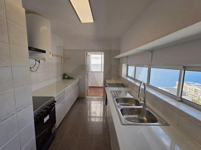 Apartamento T3 para Arrendamento em São Martinho Foto 13