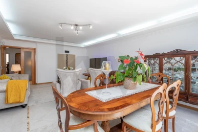 Moradia T3 para Venda em Algueirão-Mem Martins