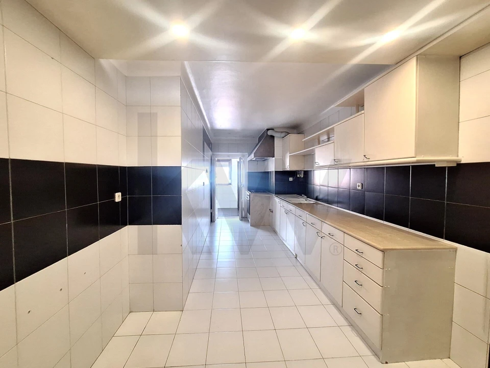 Apartamento T4 para Venda em Avenidas Novas Foto 14