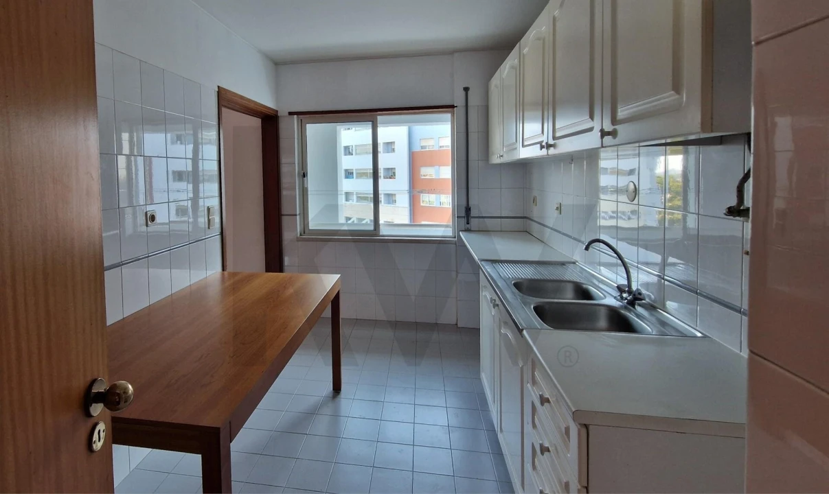 Apartamento T3 para Arrendamento em Águas Livres Foto 6