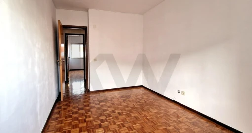 Apartamento T3 para Arrendamento em Águas Livres