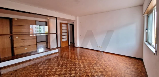 Apartamento T3 para Arrendamento em Águas Livres