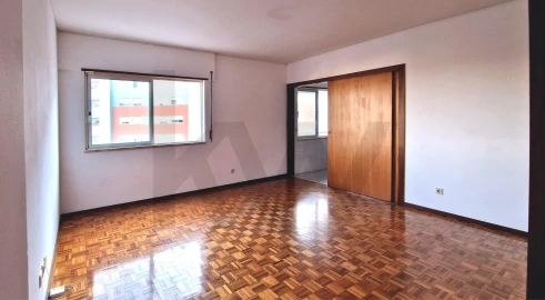 Apartamento T3 para Arrendamento em Águas Livres