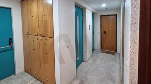 Apartamento T3 para Arrendamento em Águas Livres