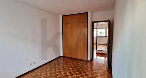 Apartamento T3 para Arrendamento em Águas Livres