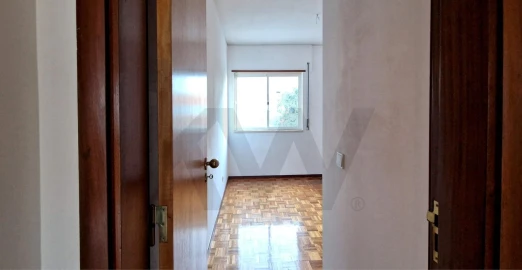 Apartamento T3 para Arrendamento em Águas Livres
