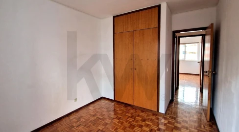 Apartamento T3 para Arrendamento em Águas Livres