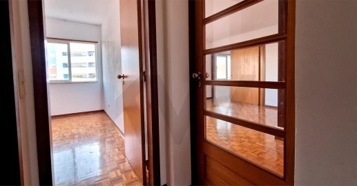 Apartamento T3 para Arrendamento em Águas Livres