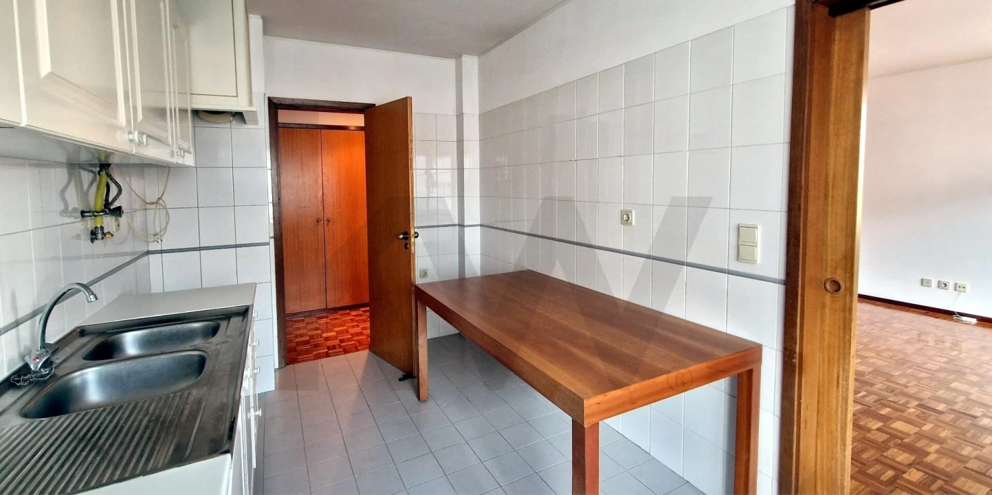 Apartamento T3 para Arrendamento em Águas Livres Foto 5