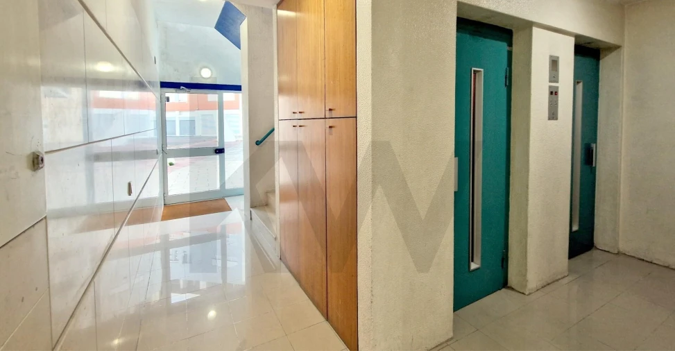 Apartamento T3 para Arrendamento em Águas Livres Foto 25