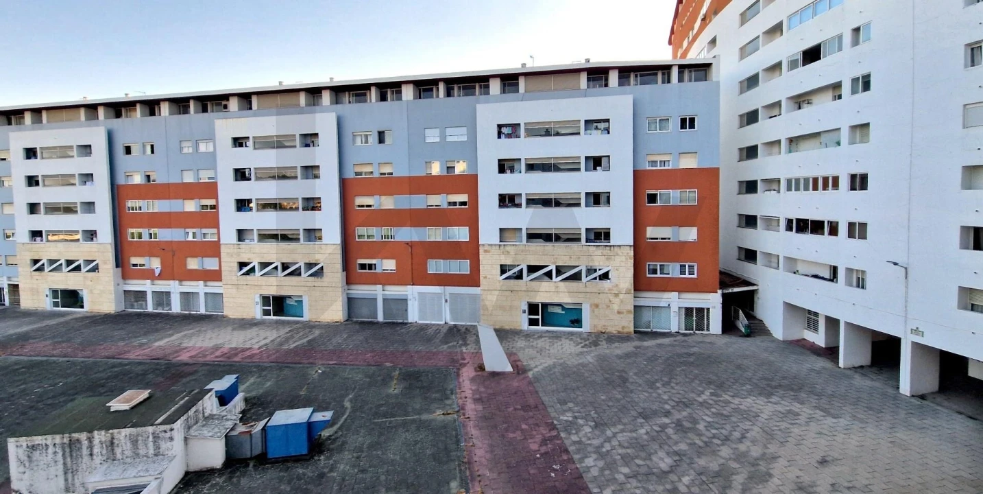 Apartamento T3 para Arrendamento em Águas Livres Foto 28