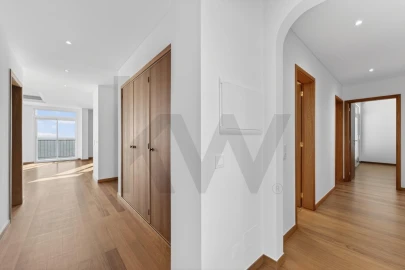 Apartamento T3 para Arrendamento em São Martinho
