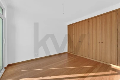 Apartamento T3 para Arrendamento em São Martinho