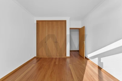 Apartamento T3 para Arrendamento em São Martinho