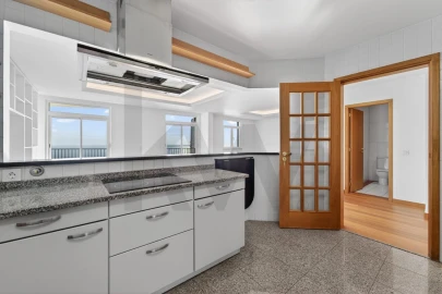 Apartamento T3 para Arrendamento em São Martinho