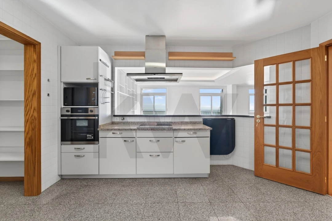 Apartamento T3 para Arrendamento em São Martinho Foto 35