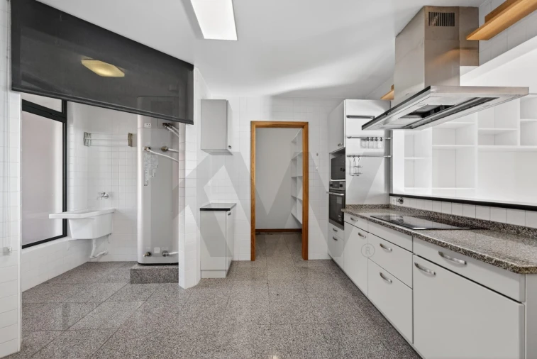 Apartamento T3 para Arrendamento em São Martinho Foto 33