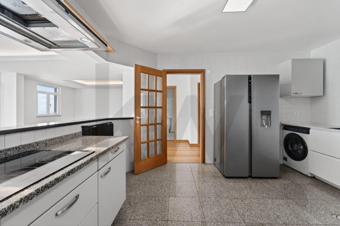 Apartamento T3 para Arrendamento em São Martinho Foto 37
