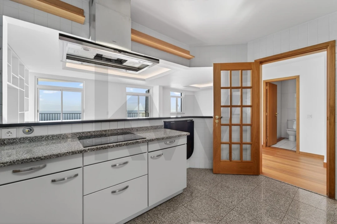 Apartamento T3 para Arrendamento em São Martinho Foto 36