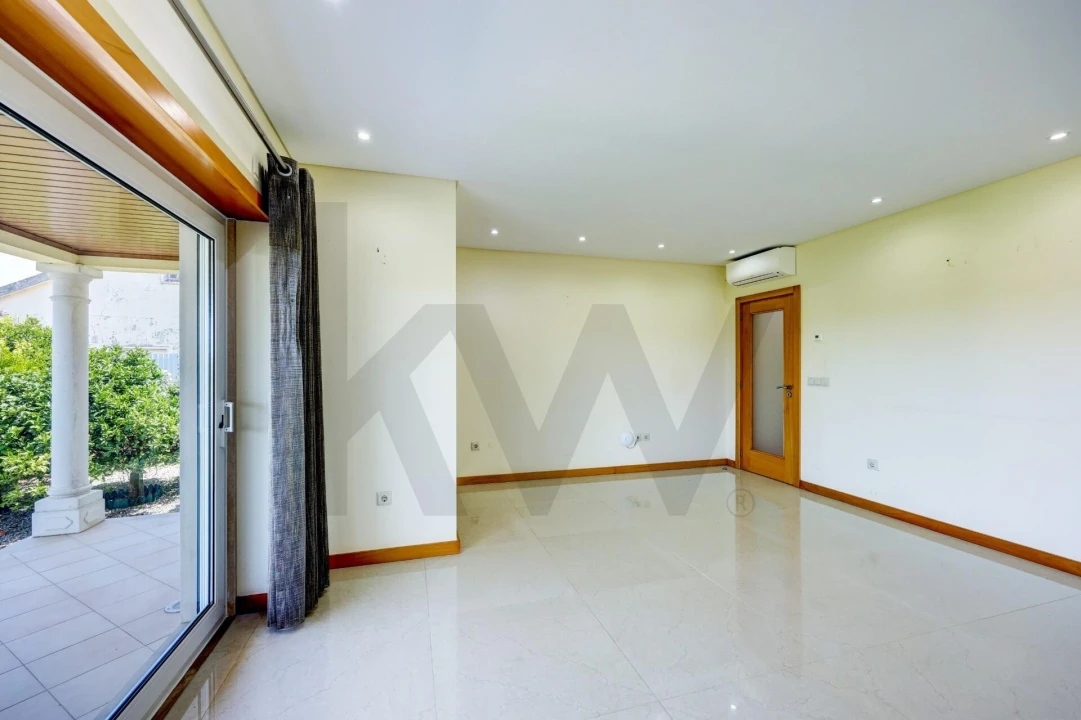 Moradia T2 para Venda em São Pedro da Cadeira Foto 6