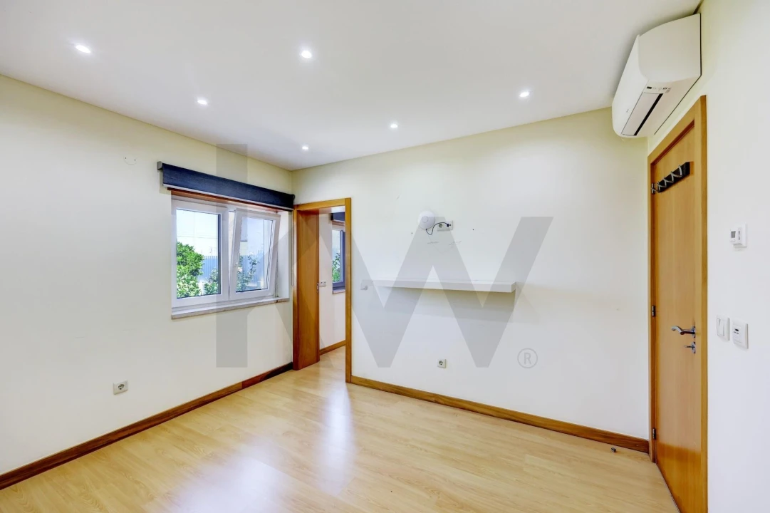 Moradia T2 para Venda em São Pedro da Cadeira Foto 18