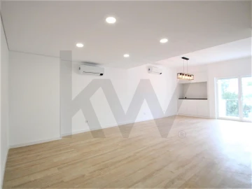 Apartamento T4 para Arrendamento em Oeiras e São Julião da Barra, Paço de Arcos e Caxias