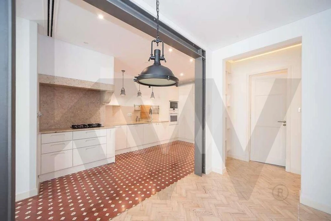 Apartamento T4 para Arrendamento em Avenidas Novas Foto 6