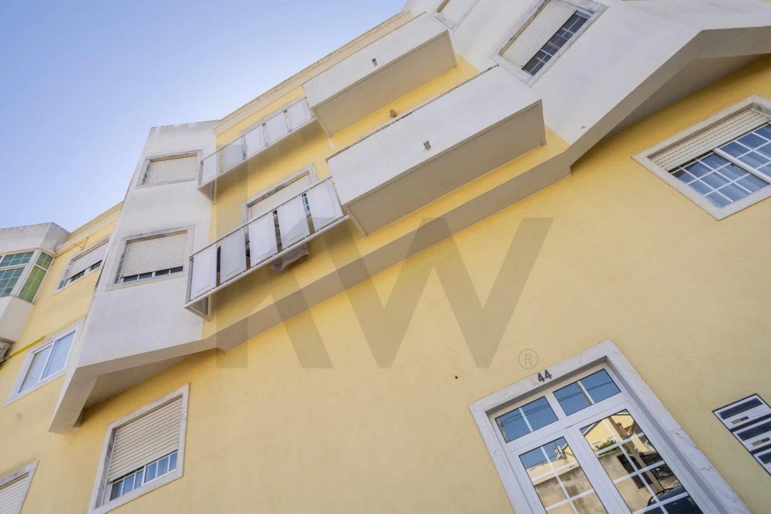 Apartamento T4 para Venda em Fernao Ferro Foto 3
