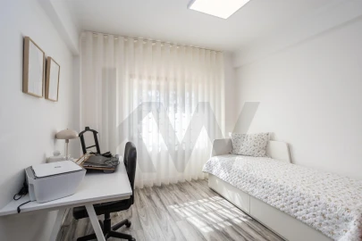 Apartamento T4 para Venda em Fernao Ferro