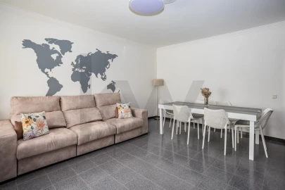 Apartamento T4 para Venda em Fernao Ferro