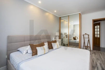 Apartamento T4 para Venda em Fernao Ferro