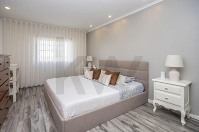 Apartamento T4 para Venda em Fernao Ferro