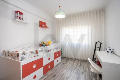 Apartamento T4 para Venda em Fernao Ferro