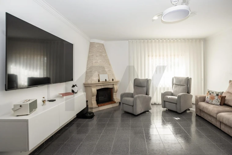 Apartamento T4 para Venda em Fernao Ferro Foto 30