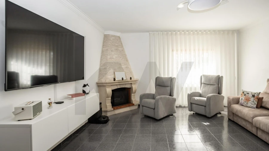 Apartamento T4 para Venda em Fernao Ferro