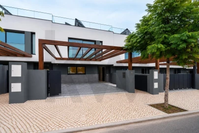 Moradia T4 para Venda em Montenegro