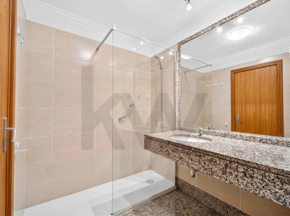 Apartamento T3 para Venda em Santo Antonio Foto 15