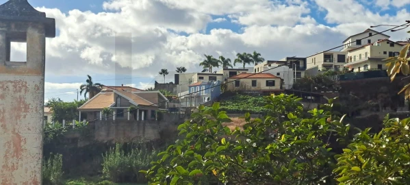 Prédio para Venda em Estreito de Camara de Lobos